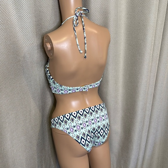 Size 32 D top with smallbottoms. Victoria’s Secret swimsuit, aqua, blue, navy, - Picture 3 of 17